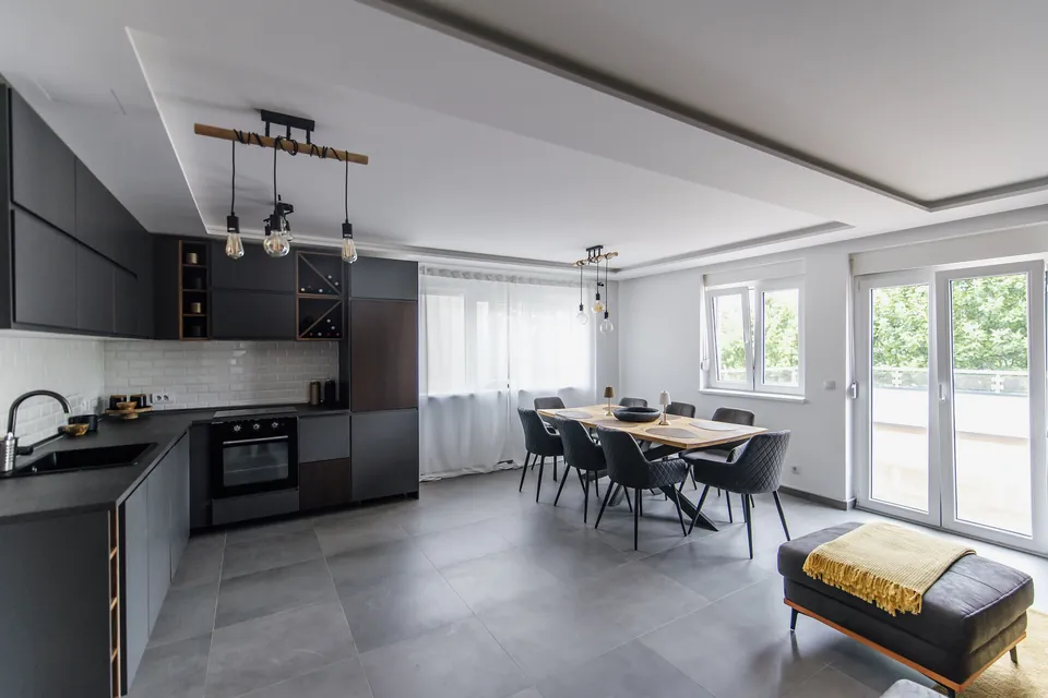 Cocina abierta y comedor