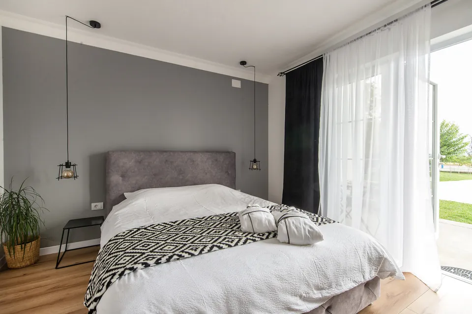 Dormitorio con balcón